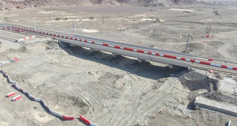 إنشاء خمسة جسور جديدة على طريق صحار ـ البريمي بأكثر من 6 ملايين ريال