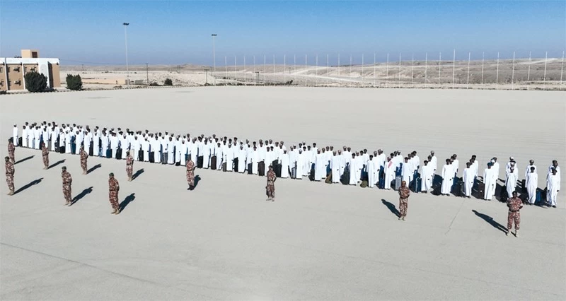 الجيش السلطاني يستقبل دفعتين من الضباط المرشحين