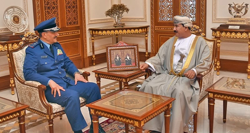 استعراض مجالات التعاون العسكري بين سلطنة عمان والسعودية