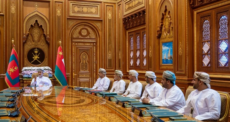 جلالة السلطان يلتقي رئيس وأعضاء مكتب مجلس الشورى ويؤكد على الدور المأمول لتوعية المجتمع بالتحديات