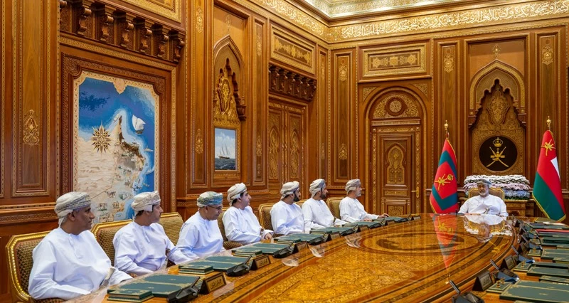 جلالة السلطان يلتقي رئيس وأعضاء مكتب مجلس الشورى ويؤكد على الدور المأمول لتوعية المجتمع بالتحديات