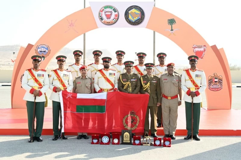 الجيش السلطاني العماني وصيفا في مسابقة عصا قياس الخطوات العسكرية بالبحرين