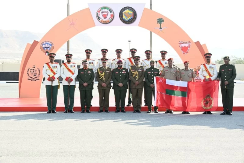 الجيش السلطاني العماني وصيفا في مسابقة عصا قياس الخطوات العسكرية بالبحرين