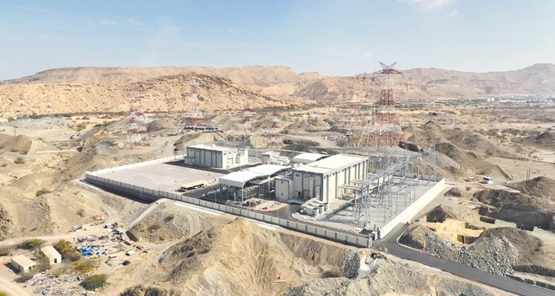 تنفيذ 35 مشروعا لتوسعة وتطوير شبكة نقل الكهرباء بتكلفة 250.2 مليون ريال عماني