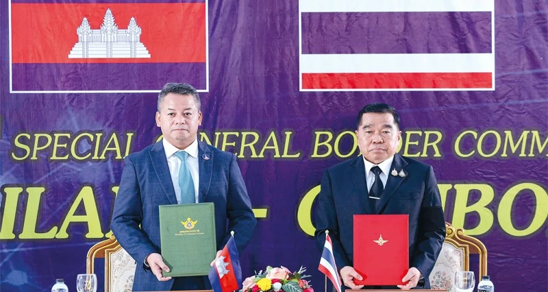 تايلاند وكمبوديا يوقعان اتفاقا جديدا لوقف الحرب