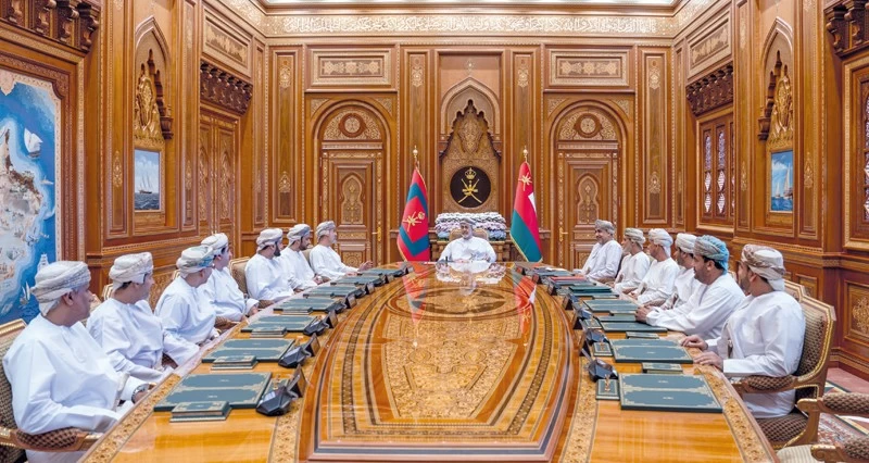 جلالة السلطان يلتقي برئيس وأعضاء مكتب مجلس الشورى ويؤكد على الدور المأمول لتوعية المجتمع بالتحديات