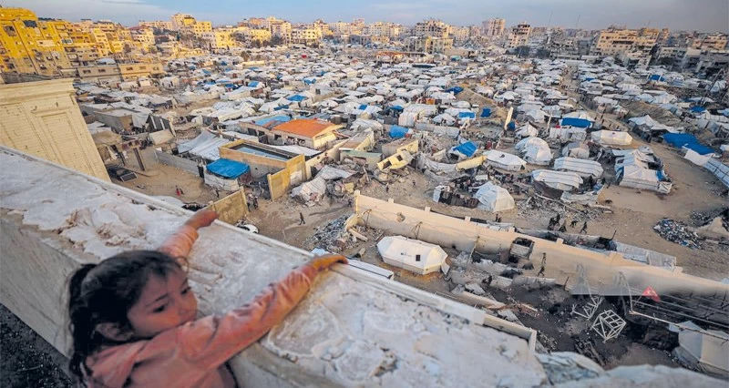 غارات وقصف واسع النطاق على أنحاء غزة وعملية تستهدف حاجزا برام الله