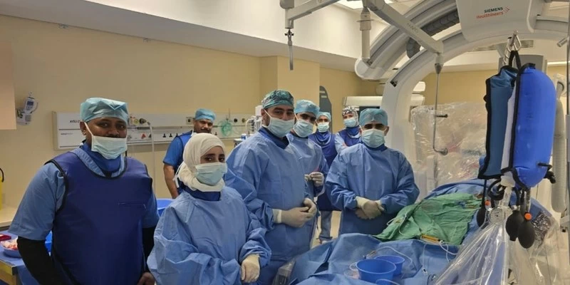 نجاح تدخل طبي عاجل لعلاج حالة دماغية معقّدة باستخدام القسطرة العصبية