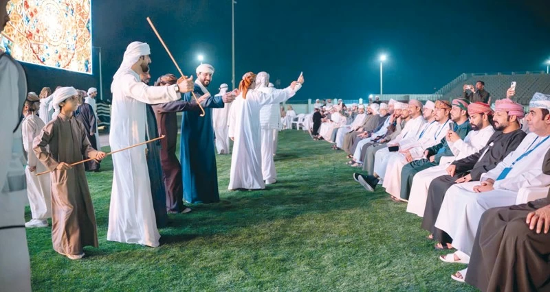 الفنان الغنائي سلطان الريسي يطرب جماهير مهرجان صحار الرابع