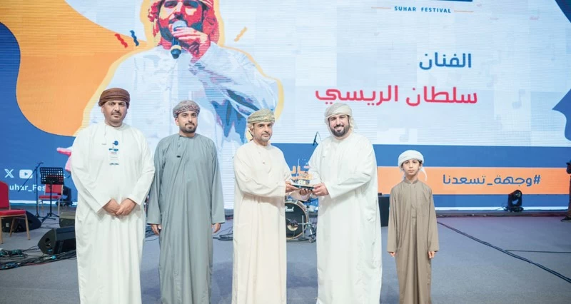 الفنان الغنائي سلطان الريسي يطرب جماهير مهرجان صحار الرابع