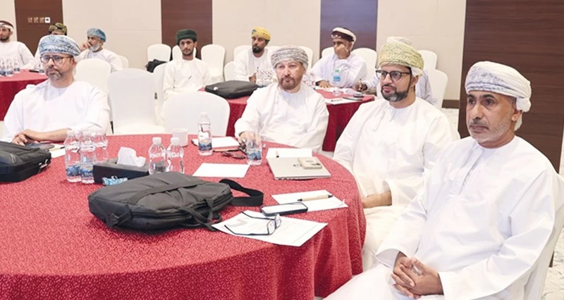 حلقة عمل تناقش التحديات التي تواجه العمل الإرشادي فـي قطاع الثروة السمكية