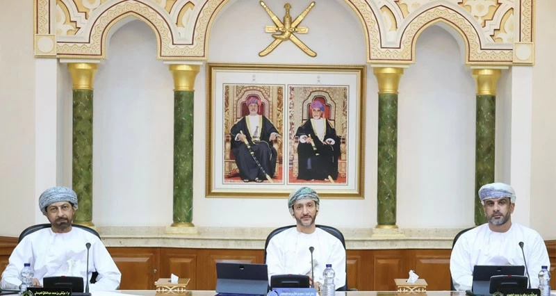 بلدي مسقط يطلع على برنامج فعاليات ليالي مسقط