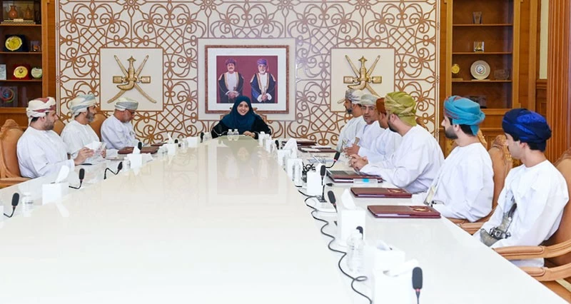 مناقشة استقرار الأسرة العمانية وتعزيز تماسكها الاجتماعي