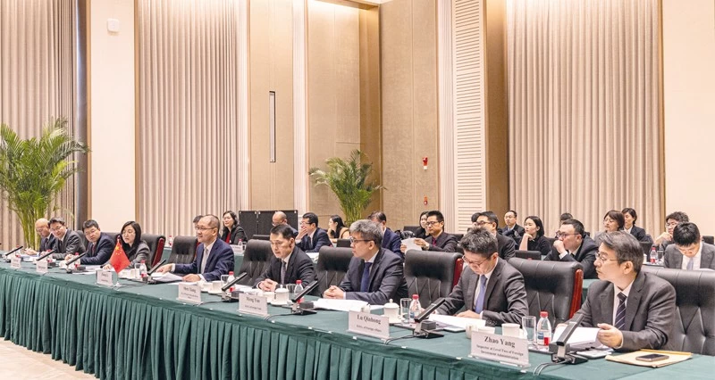 سلطنة عمان والصين تؤكدان توسيع آفاق التعاون فـي المجالات الاقتصادية والتجارية والاستثمارية والصناعية