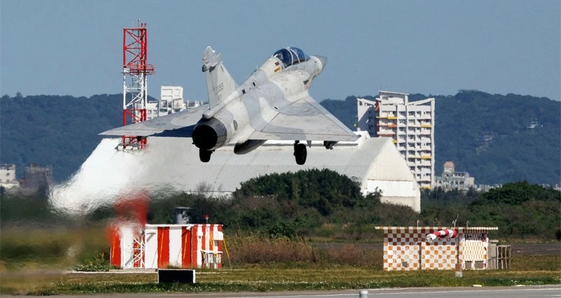 الصين تبدأ مناورات عسكرية كبيرة حول تايوان