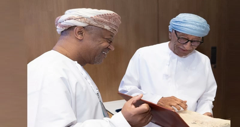 بنك عمان العربي يُكرّم محمد الزبير لاختياره الشخصية الثقافية