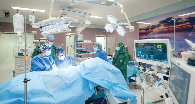 تشغيل التوسعة الجديدة لغرف العمليات بمستشفى جامعة السلطان قابوس