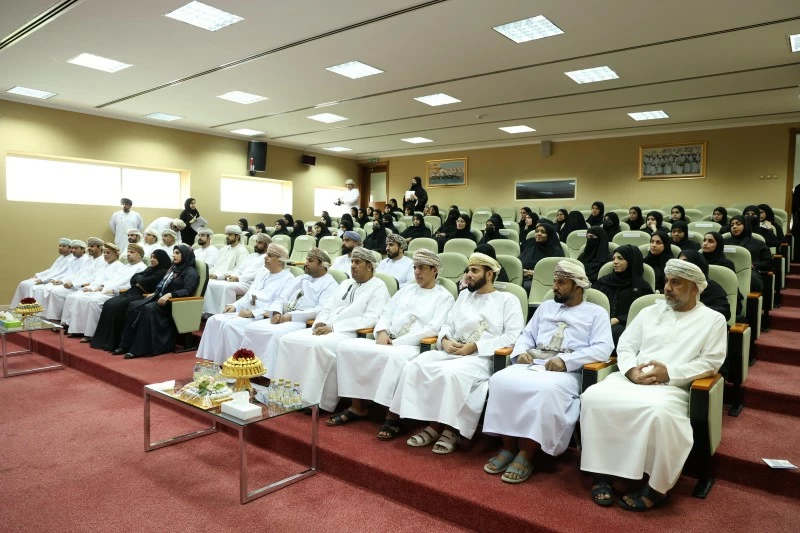 تخريج ٨٢ تربويا في البرامج التدريبية التخصصية بالبريمي