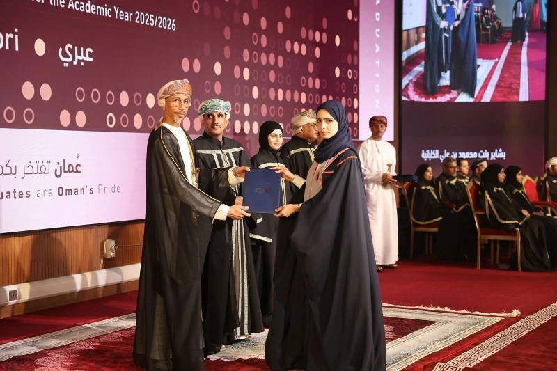 جامعة التقنية والعلوم التطبيقية بعبري تحتفل بتخريج 623 من طلابها