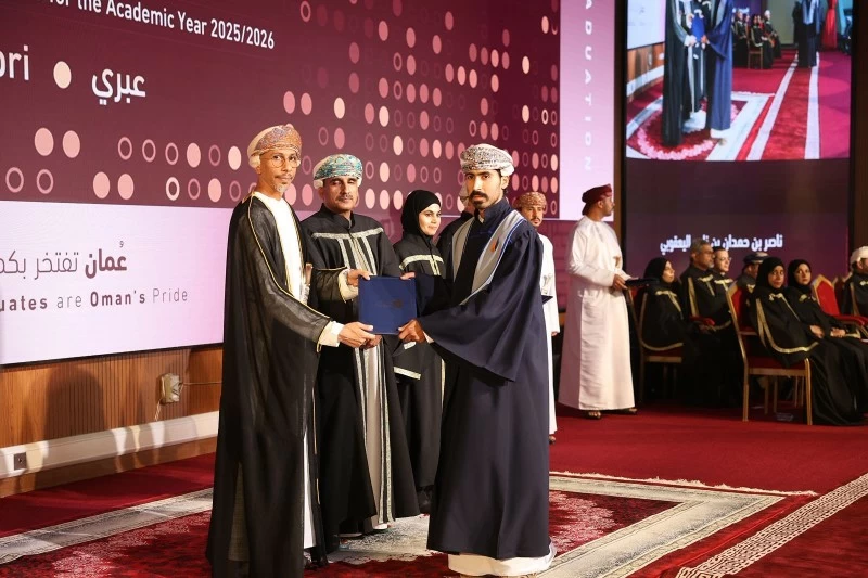 جامعة التقنية والعلوم التطبيقية بعبري تحتفل بتخريج 623 من طلابها