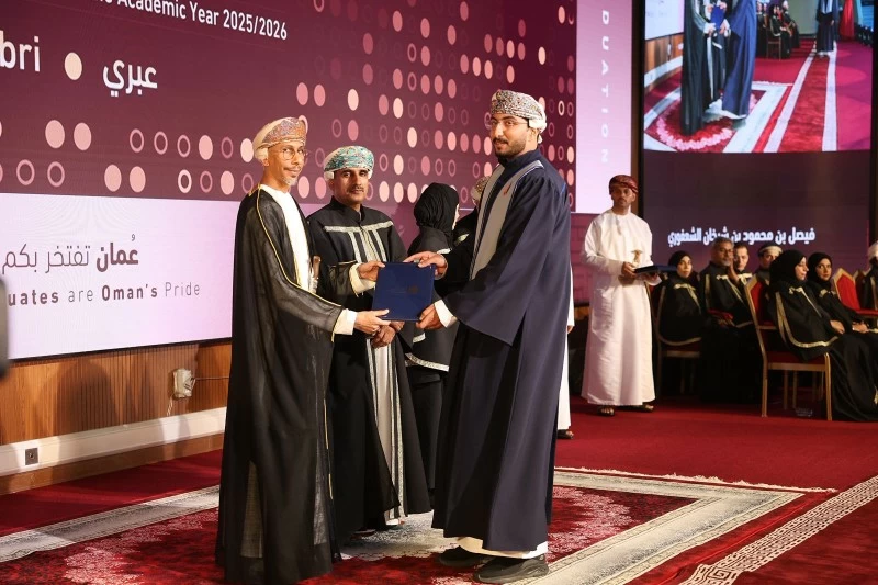 جامعة التقنية والعلوم التطبيقية بعبري تحتفل بتخريج 623 من طلابها