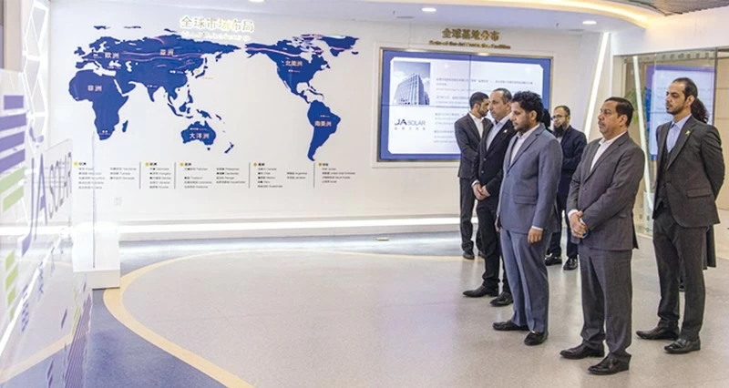 سلطنة عمان تبحث الفرص الاستثمارية لتوطين صناعات الطاقة النظيفة والسيارات الذكية بالصين