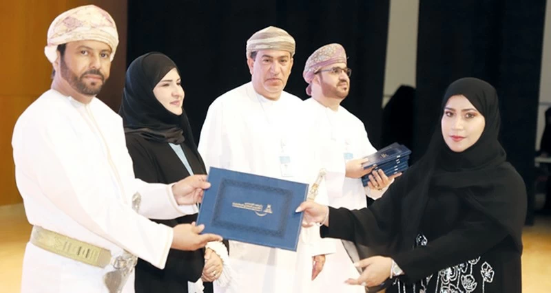 تخريج منتسبي معهد التدريب المهني للمعلمين فـي جنوب الباطنة وصلالة