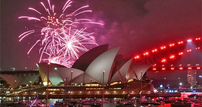 العالم يستقبل 2026