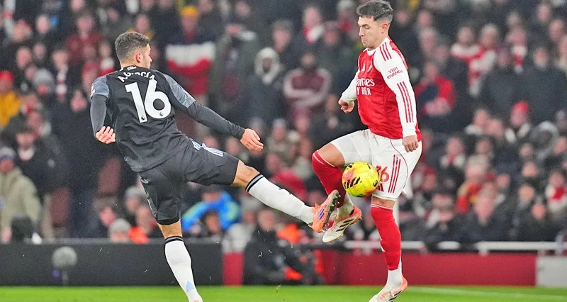 فـي الدوري الإنجليزي:  أرسنال يكتسح فيلا وينهي العام بفارق 5 نقاط أمام سيتي