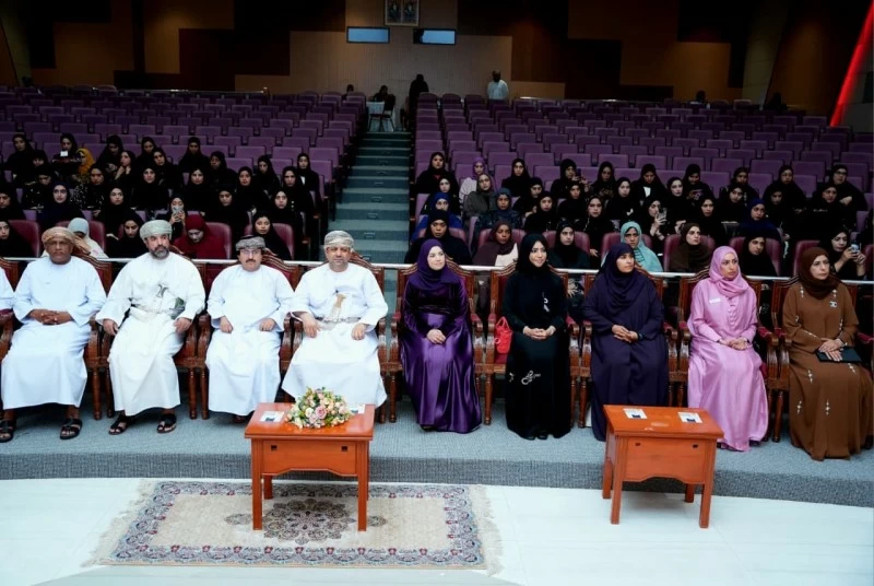 تخريج 900 خريج وخريجة في برامج تدريبية متخصصة بمديرية مسقط