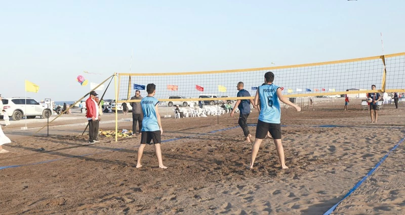 انطلاق الأنشطة والبرامج الرياضية الشاطئية ضمن فعاليات &laquo;ليالي مسقط&raquo; بشاطئ ولاية قريات