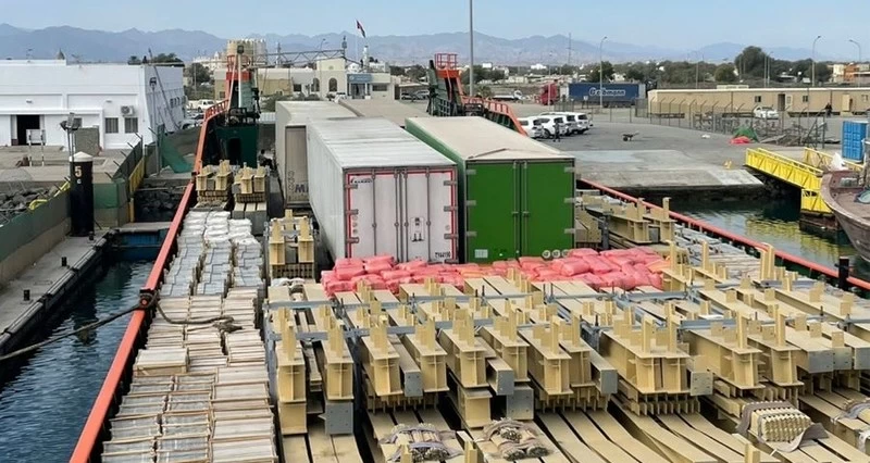 أكثر من 813 طنا إجمالي البضائع المتناولة فـي ميناء شناص بنهاية عام 2025م