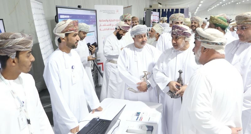 إدارة الضرائب بالداخلية تشارك فـي ملتقى رواد الأعمال