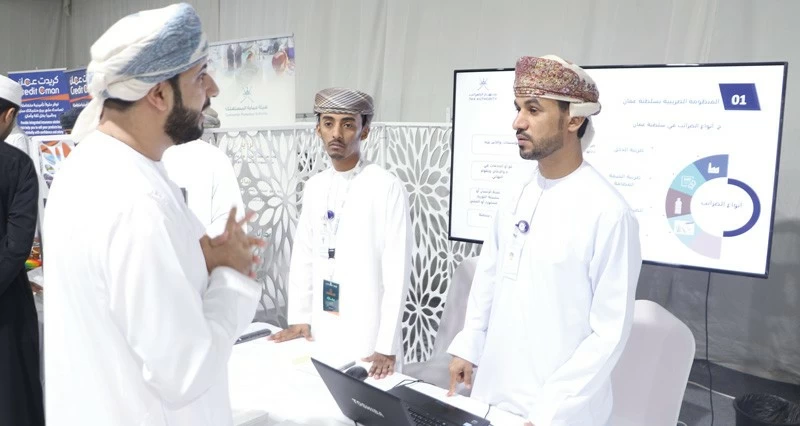إدارة الضرائب بالداخلية تشارك فـي ملتقى رواد الأعمال