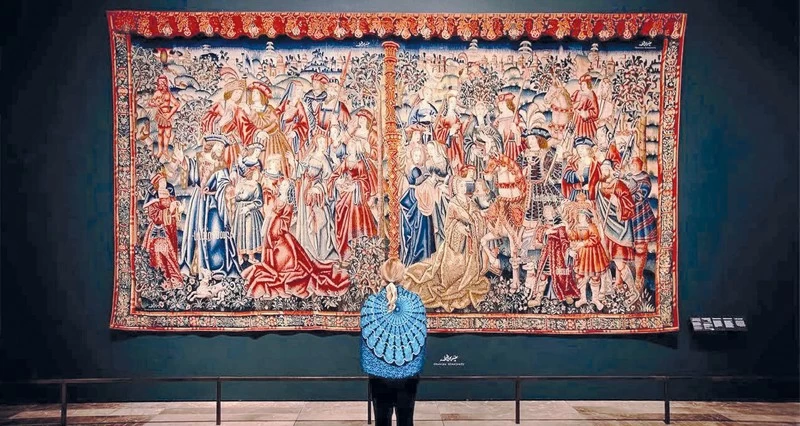 المصورة العمانية غنية المجرفية توثق رحلاتها الثقافية