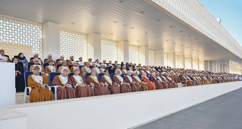 شرطة عمان السلطانية تحتفل بيومها السنوي وتخريج دورات من الضباط المرشحين