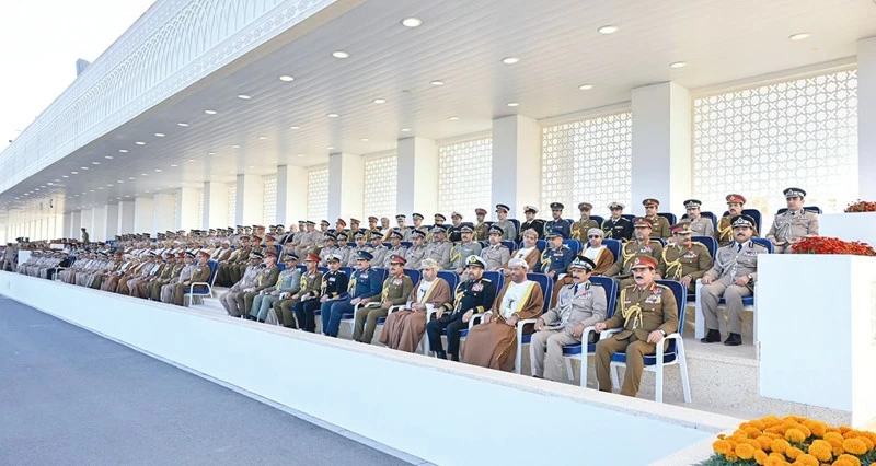 شرطة عمان السلطانية تحتفل بيومها السنوي وتخريج دورات من الضباط المرشحين