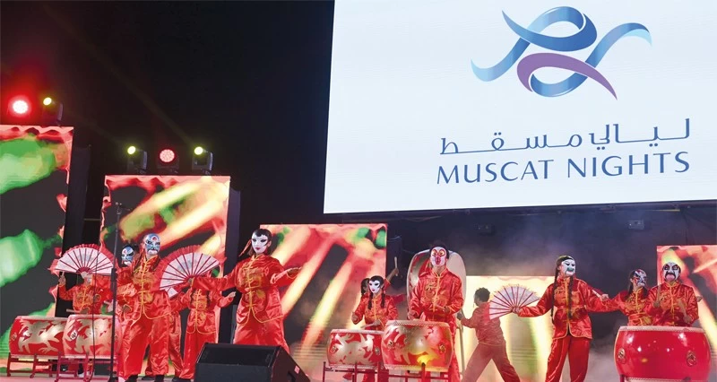 &laquo;ليالي مسقط&raquo; .. عروض سيرك وأكروبات وتجربة بصرية تبهر الزوار