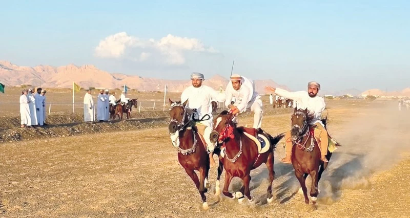 عدسة المصور حميد الغافري توثق جماليات المكان وسر الطبيعة والتراث