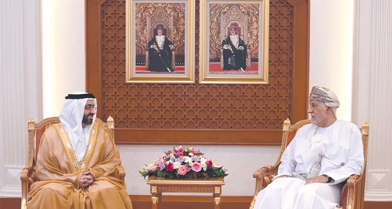 نائب رئيس الوزراء لشؤون الدفاع يستقبل السفير الإماراتي