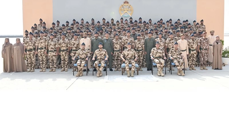 فـي زيارة إلى قاعدة المصنعة الجوية .. جلالة السلطان يتفقد نماذج الـمنظومات الجوية ويطلع على أحدث الـمعدات وخطط بناء وتأهيل الكوادر الوطنية