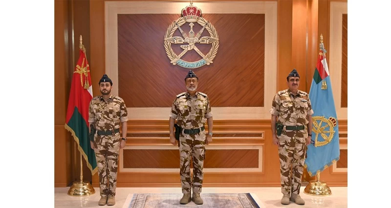 فـي زيارة إلى قاعدة المصنعة الجوية .. جلالة السلطان يتفقد نماذج الـمنظومات الجوية ويطلع على أحدث الـمعدات وخطط بناء وتأهيل الكوادر الوطنية