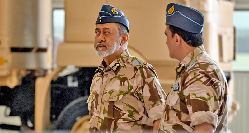 فـي زيارة إلى قاعدة المصنعة الجوية .. جلالة السلطان يتفقد نماذج الـمنظومات الجوية ويطلع على أحدث الـمعدات وخطط بناء وتأهيل الكوادر الوطنية