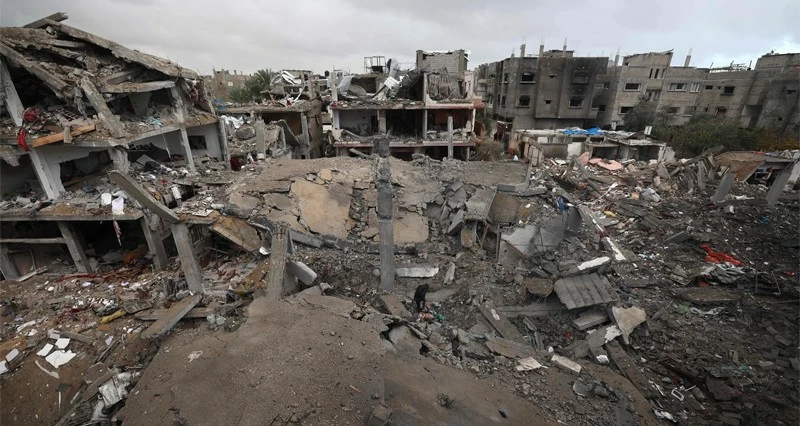 شهداء بينهم أطفال فـي غارات إسرائيلية عنيفة على غزة .. و10 آلاف شهيد تحت الأنقاض