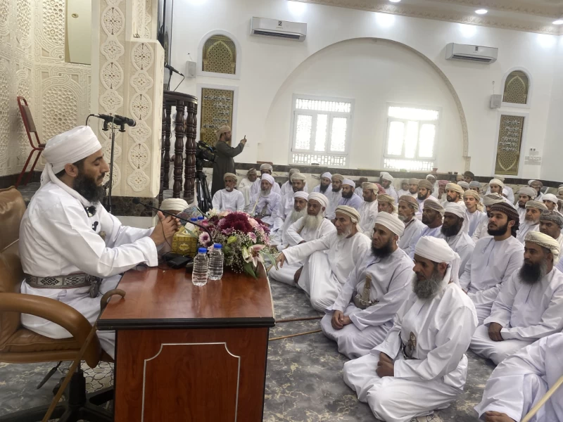 محاضرة دينية في نيابة حمراء الدروع بعبري