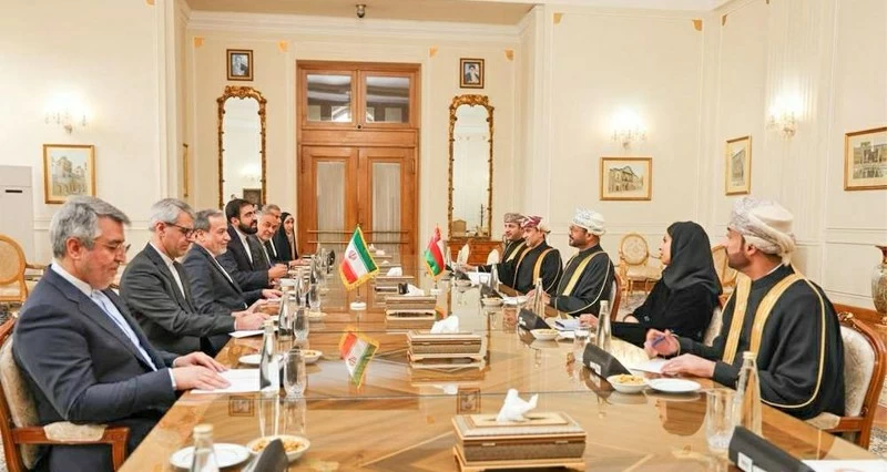 تحيات جلالة السلطان للرئيس الإيراني ينقلها وزير الخارجية .. ومباحثات رسمية تناقش تفعيل آليات التعاون القائمة