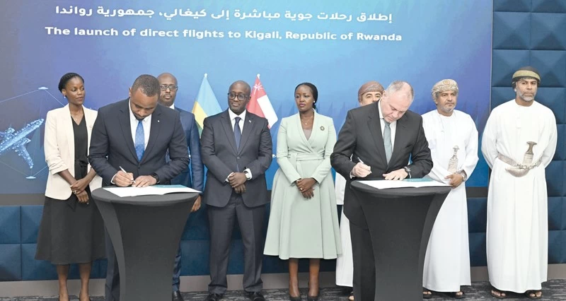 سلطنة عمان ورواندا توقعان 4 اتفاقيات وبرامج تعاون فـي قطاعات اللوجستيات والموانئ البرية وسلاسل الإمداد ومراكز البيانات