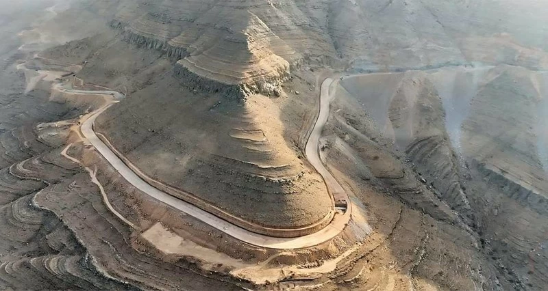 السيدة الجليلة تزور مشروع طريق السلطان فيصل بن تركي ومشروع تطوير إطلالة خليج أيمس بمحافظة مسندم