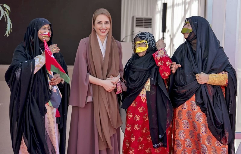 السيدة الجليلة تزور مشروع طريق السلطان فيصل بن تركي ومشروع تطوير إطلالة خليج أيمس بمحافظة مسندم