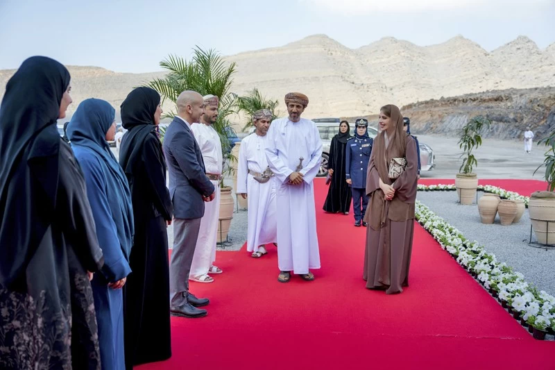 السيدة الجليلة تزور مشروع طريق السلطان فيصل بن تركي ومشروع تطوير إطلالة خليج أيمس بمحافظة مسندم